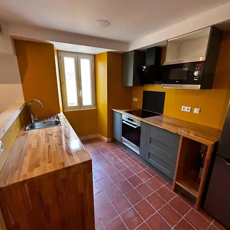בית נופש Pleasant Quiet House With Private Courtyard בניולס-סור-מר
